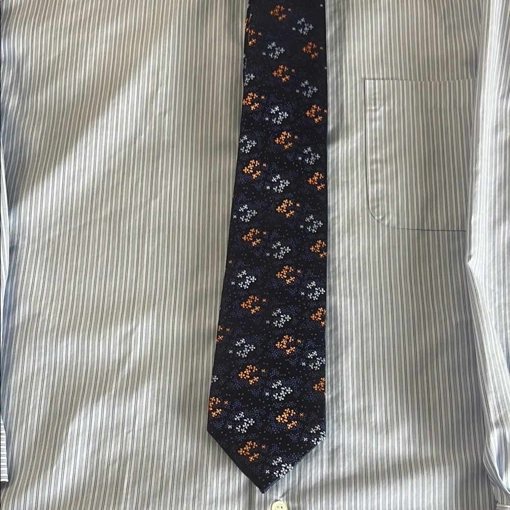 Charles Tyrwhitt Floral Patterned silk Tie - Picture 8 of 8